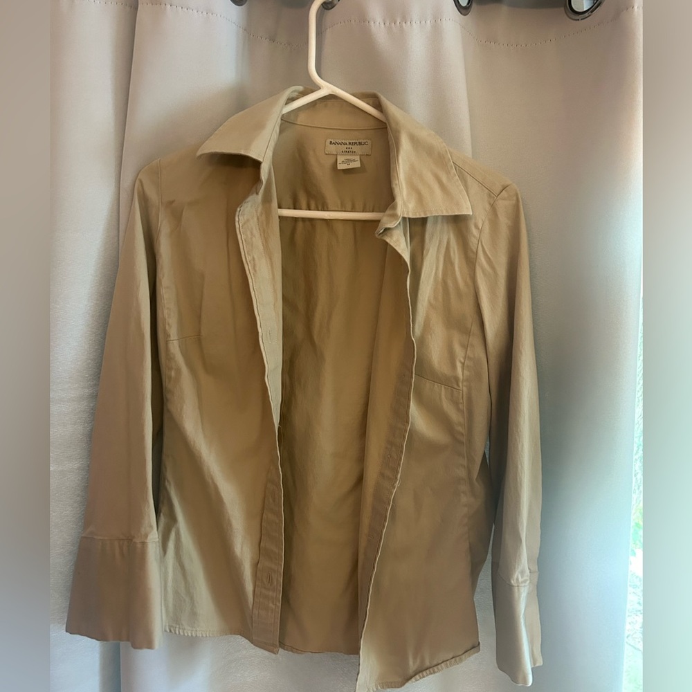 Banana Republic Women's Tailored Fit Button Up Dress Shirt